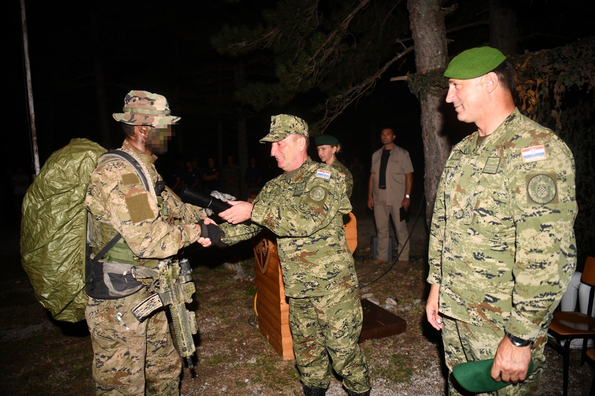 https://www.morh.hr/wp-content/gallery/zavrsena-temeljna-obuka-za-specijalna-djelovanja-zss/commando_prisega_02082018_15.jpg