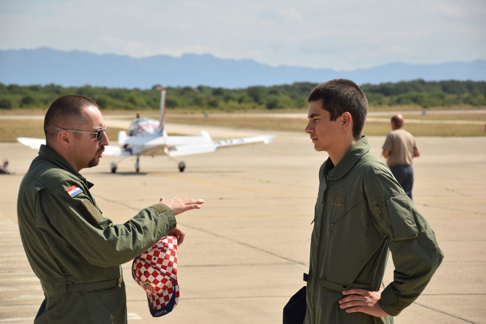 https://www.morh.hr/wp-content/gallery/zavrseno-selekcijsko-letenje-novog-narastaja-vojnih-pilota/selekcijsko-letenje_10082018_02.jpg