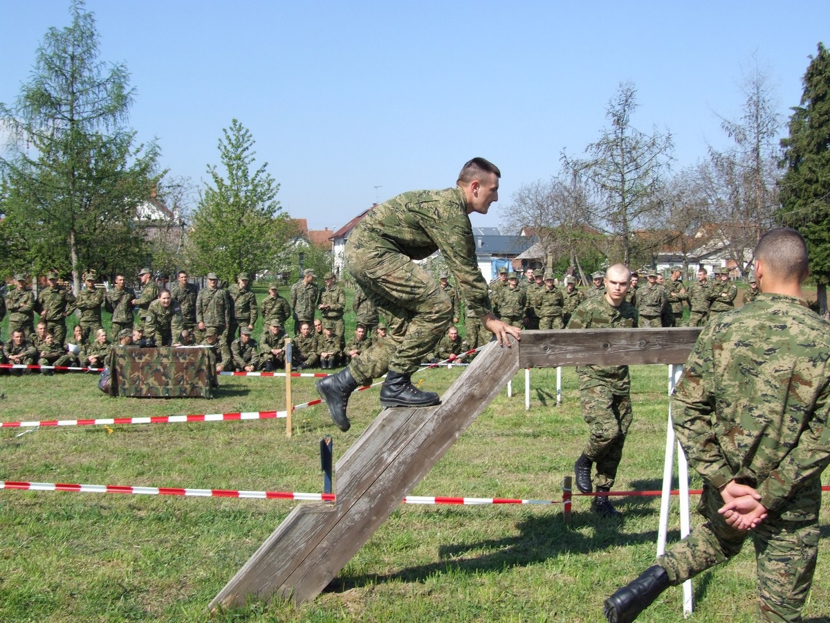 https://www.morh.hr/wp-content/gallery/zavrsetak-obuke-24-narastaja-dragovoljnih-rocnika/dragovoljni_rocnici_18042019_10.jpg