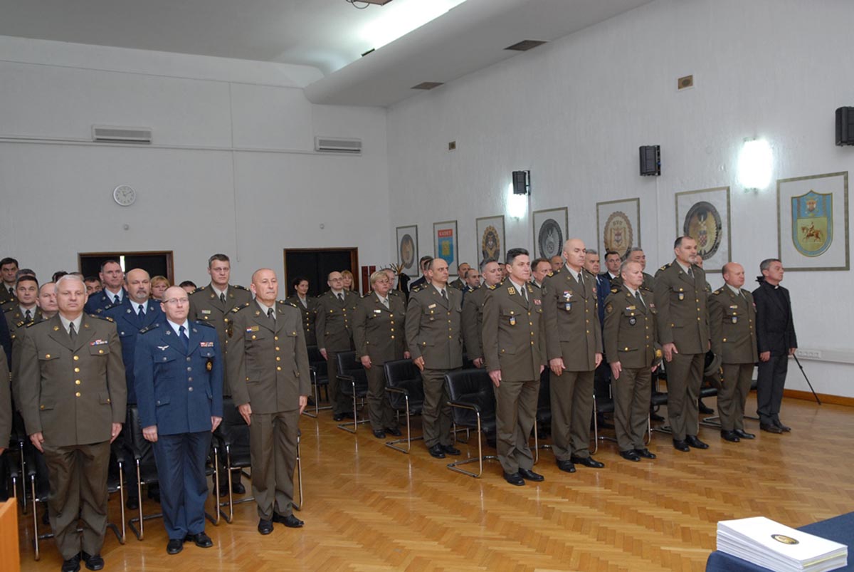 https://www.morh.hr/wp-content/gallery/zavrsila-izobrazba-petog-narastaja-vojno-strukovne-izobrazbe-casnika/vojno_strukovna_30042014_1.jpg
