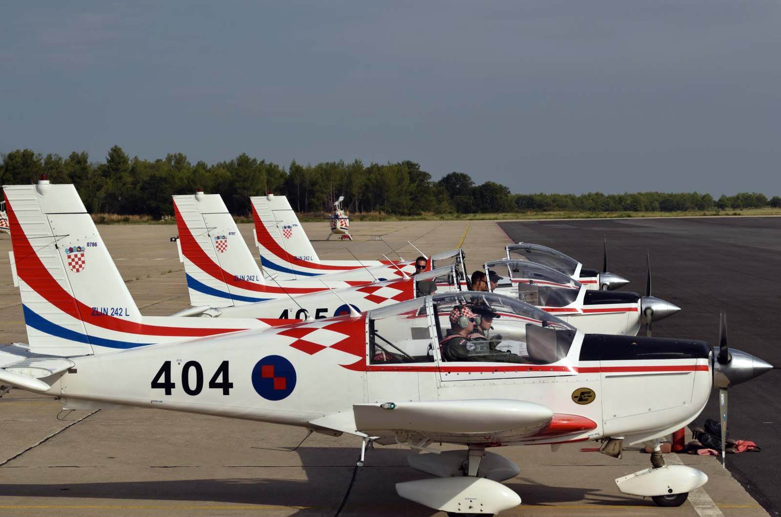 https://www.morh.hr/wp-content/gallery/zavrsilo-selekcijsko-letenje-za-hrvatske-vojne-pilote/selekcijsko_letenje_28_narastaj_hrvatska_vojska_19072019_02.jpg