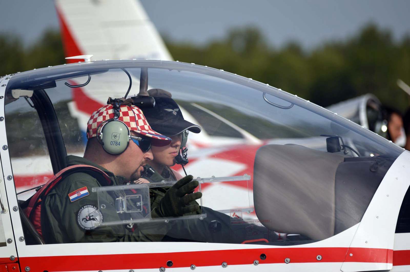 https://www.morh.hr/wp-content/gallery/zavrsilo-selekcijsko-letenje-za-hrvatske-vojne-pilote/selekcijsko_letenje_28_narastaj_hrvatska_vojska_19072019_05.1.jpg