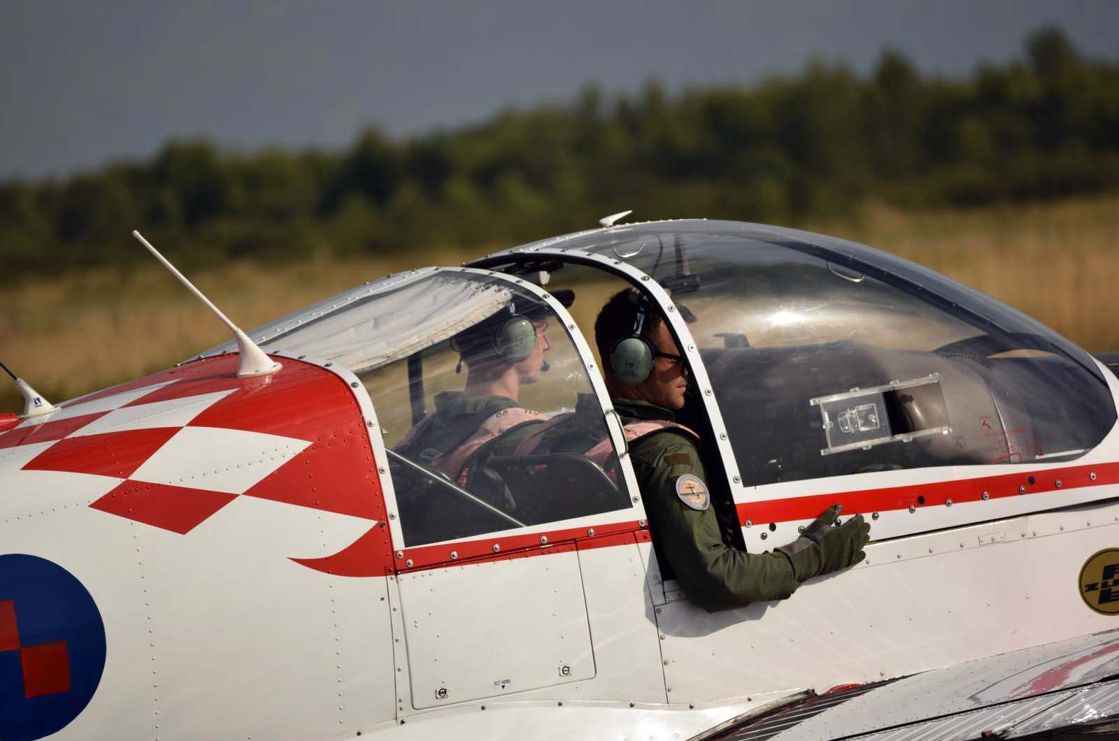 https://www.morh.hr/wp-content/gallery/zavrsilo-selekcijsko-letenje-za-hrvatske-vojne-pilote/selekcijsko_letenje_28_narastaj_hrvatska_vojska_19072019_05.jpg