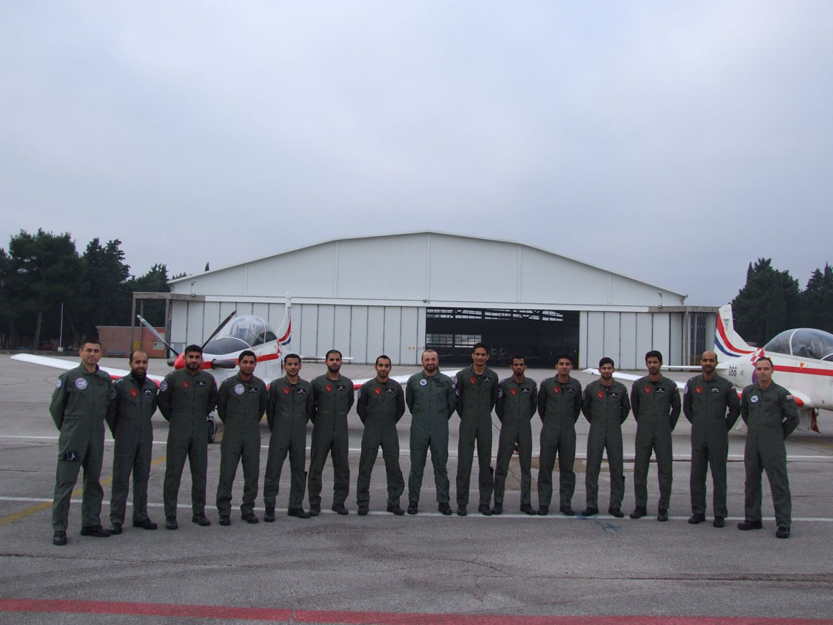 https://www.morh.hr/wp-content/gallery/zavrsilo-skolovanje-pilota-iz-sultanata-oman-u-zemuniku/piloti_08122015_02.jpg