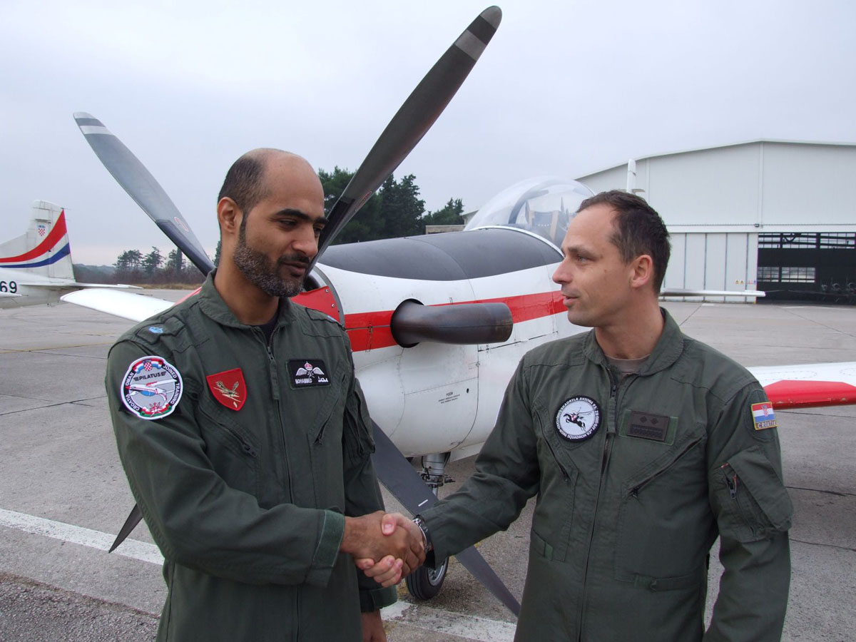 https://www.morh.hr/wp-content/gallery/zavrsilo-skolovanje-pilota-iz-sultanata-oman-u-zemuniku/piloti_08122015_05.jpg
