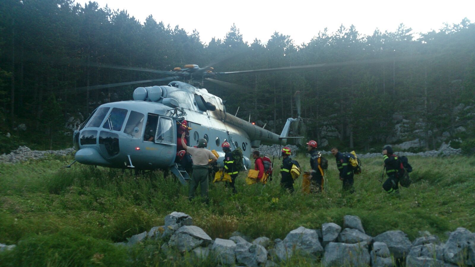 https://www.morh.hr/wp-content/gallery/zracne-snage-angazirane-u-gasenju-cetiri-pozara/biokovo_24082016_10.jpg