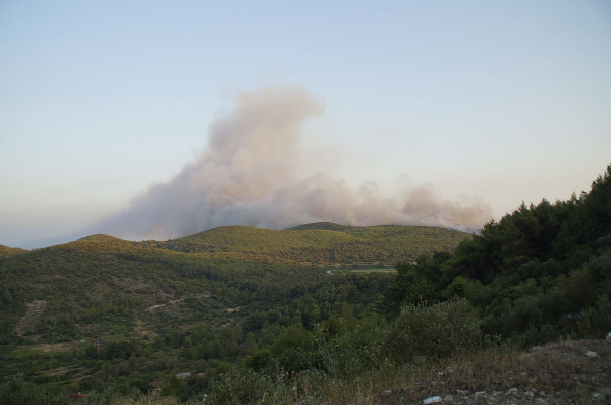 https://www.morh.hr/wp-content/gallery/zracne-snage-gase-pozare-na-korculi-i-peljescu/pozar_smokvica_3_dan2.jpg