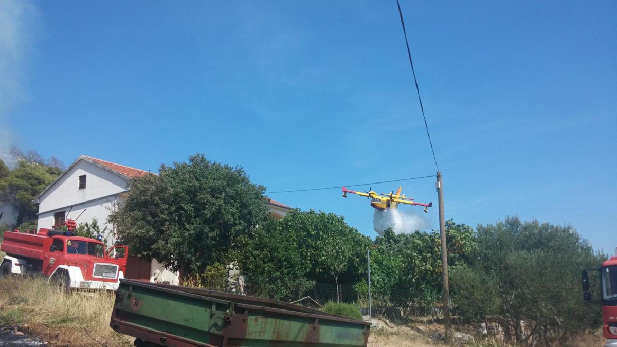 https://www.morh.hr/wp-content/gallery/zracne-snage-gasile-pozare-na-vise-lokacija/stankovci_16072015_2.jpg