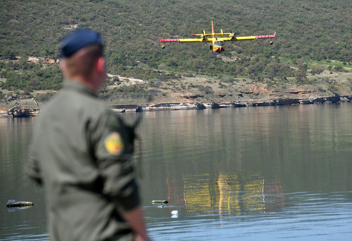 https://www.morh.hr/wp-content/gallery/zracne-snage-utrenirane-i-spremne-za-pp-sezonu-2019/pp_sezona_novigrad_21062019_05.jpg