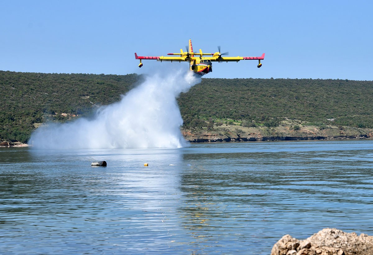 https://www.morh.hr/wp-content/gallery/zracne-snage-utrenirane-i-spremne-za-pp-sezonu-2019/pp_sezona_novigrad_21062019_13.jpg