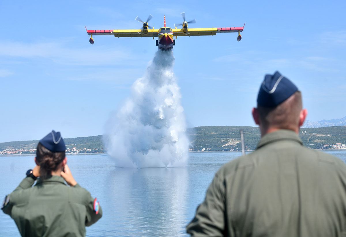 https://www.morh.hr/wp-content/gallery/zracne-snage-utrenirane-i-spremne-za-pp-sezonu-2019/pp_sezona_novigrad_21062019_17.jpg