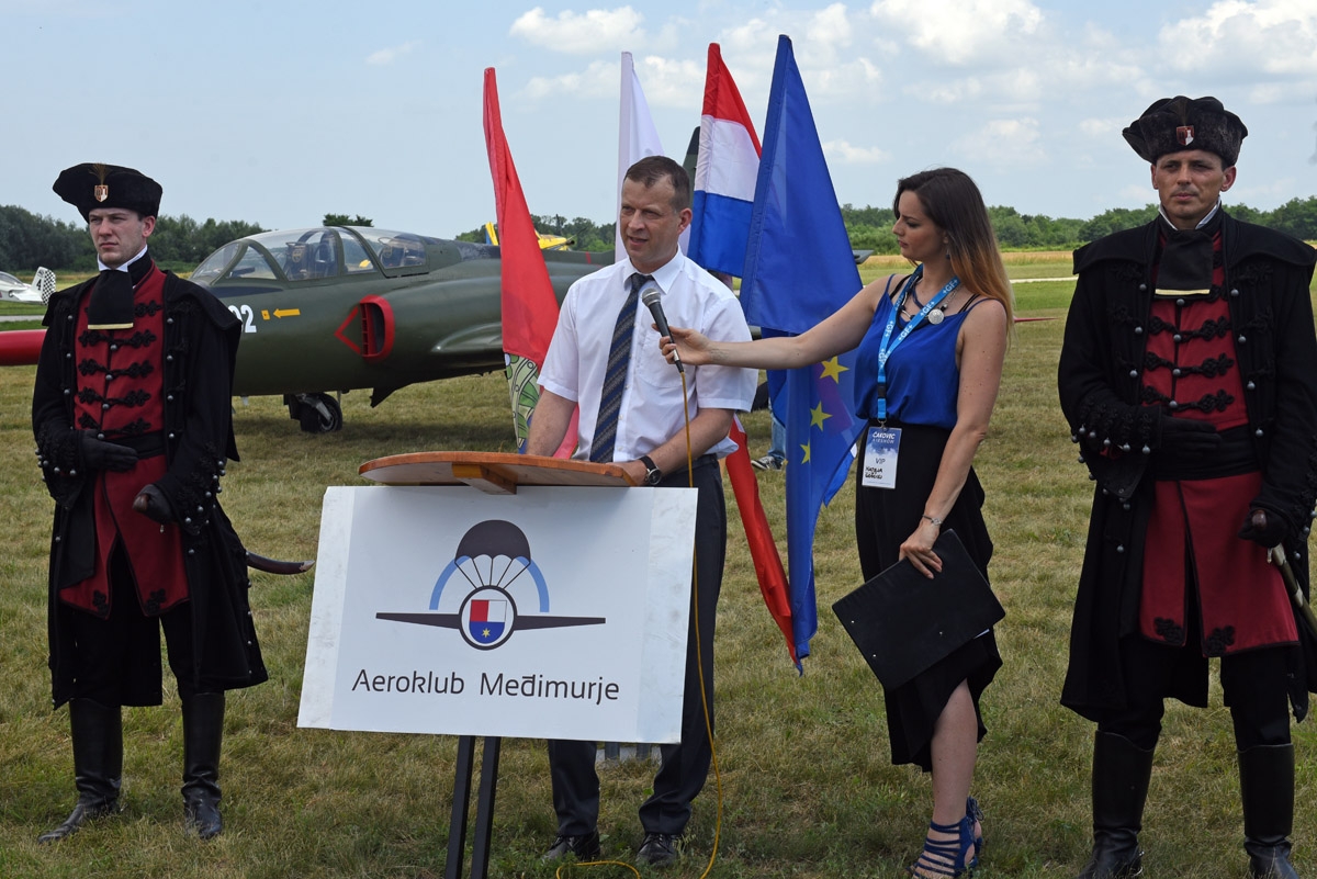 https://www.morh.hr/wp-content/gallery/zrakoplovi-hrz-a-dio-spektakla-u-sklopu-airshowa-cakovec/cakovec_airshow_10062018_01.jpg