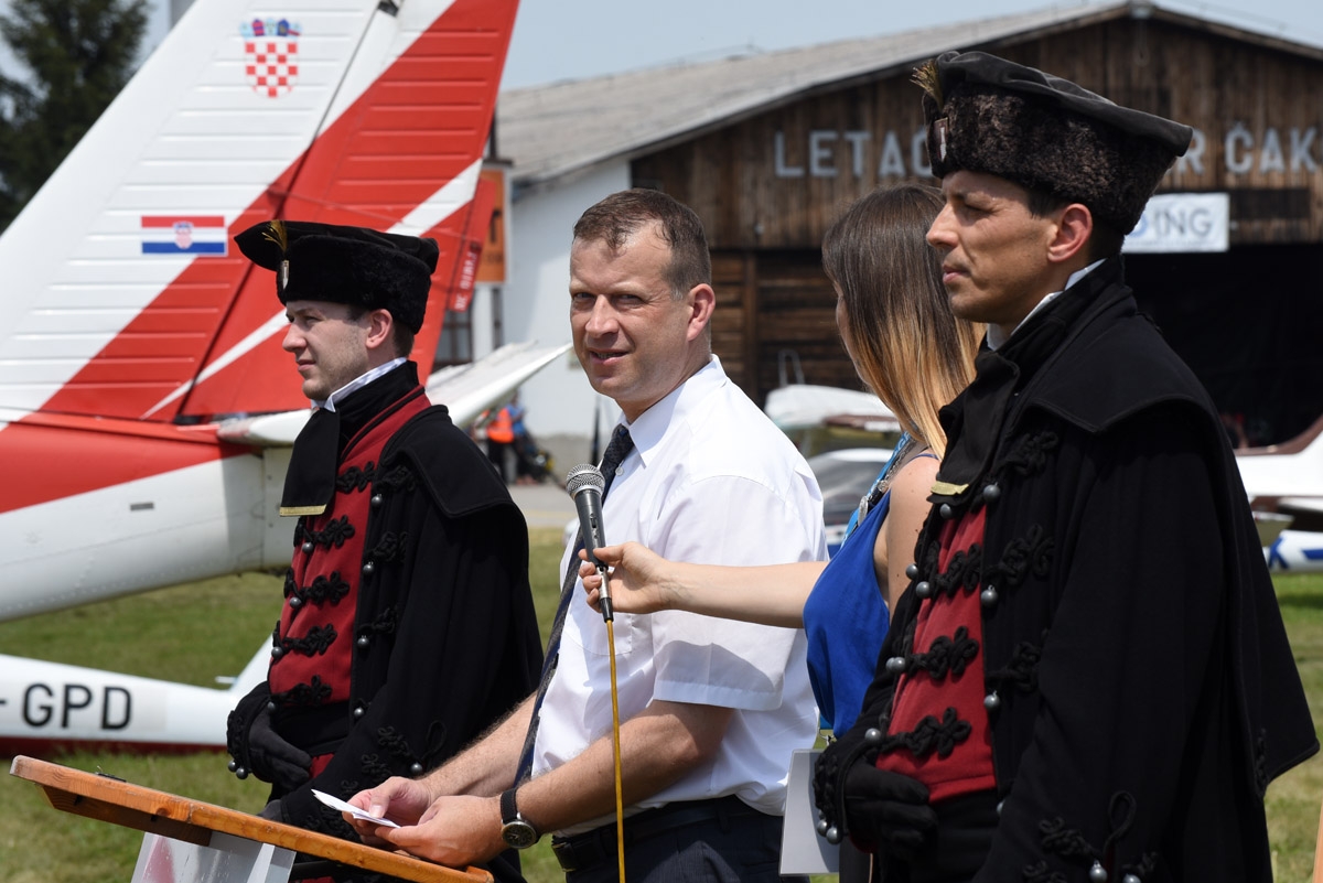 https://www.morh.hr/wp-content/gallery/zrakoplovi-hrz-a-dio-spektakla-u-sklopu-airshowa-cakovec/cakovec_airshow_10062018_03.jpg