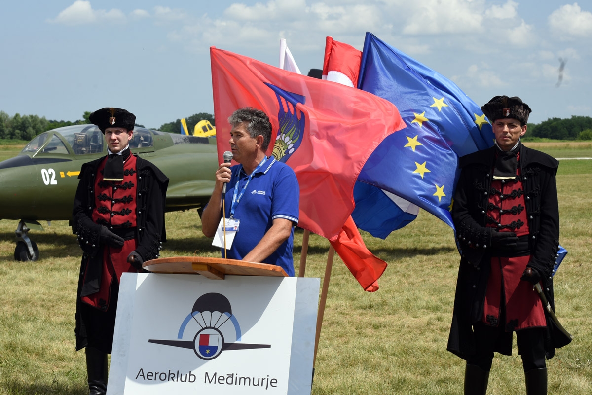 https://www.morh.hr/wp-content/gallery/zrakoplovi-hrz-a-dio-spektakla-u-sklopu-airshowa-cakovec/cakovec_airshow_10062018_04.jpg
