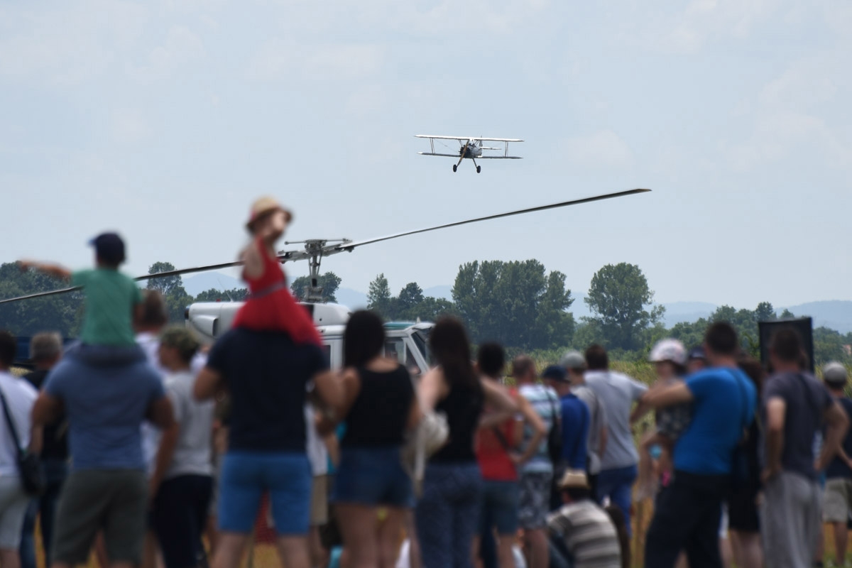 https://www.morh.hr/wp-content/gallery/zrakoplovi-hrz-a-dio-spektakla-u-sklopu-airshowa-cakovec/cakovec_airshow_10062018_05.jpg