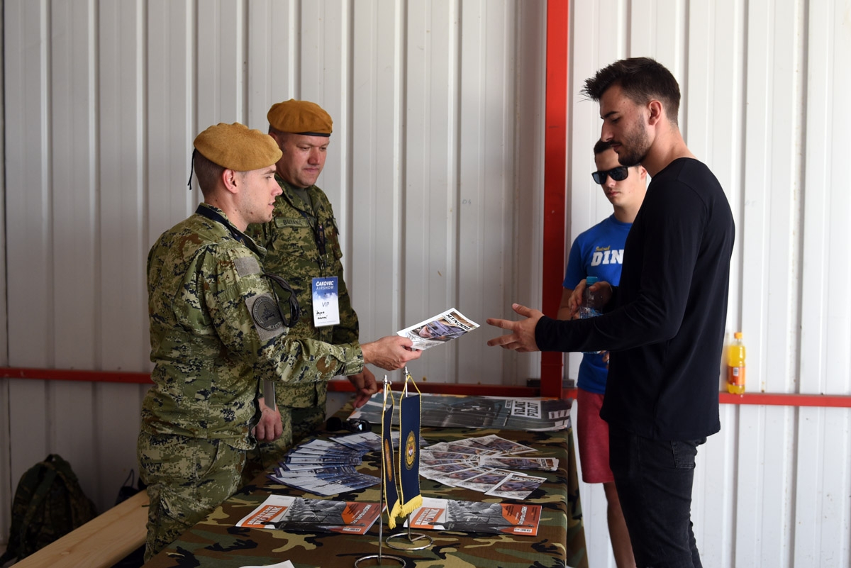 https://www.morh.hr/wp-content/gallery/zrakoplovi-hrz-a-dio-spektakla-u-sklopu-airshowa-cakovec/cakovec_airshow_10062018_29.jpg