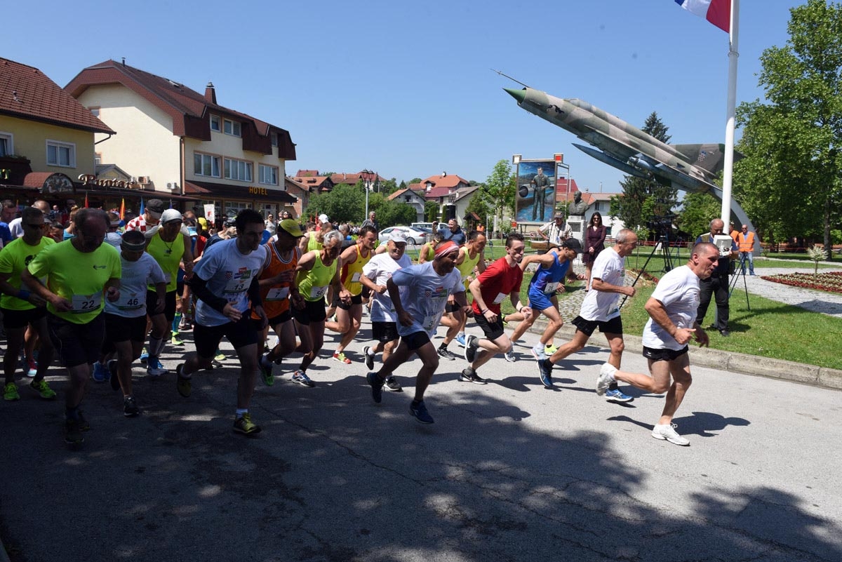 https://www.morh.hr/wp-content/gallery/zrakoplovi-hrz-a-na-xxi-rudijevim-susretima-u-gornjoj-stubici/rudi_13052018_07.jpg