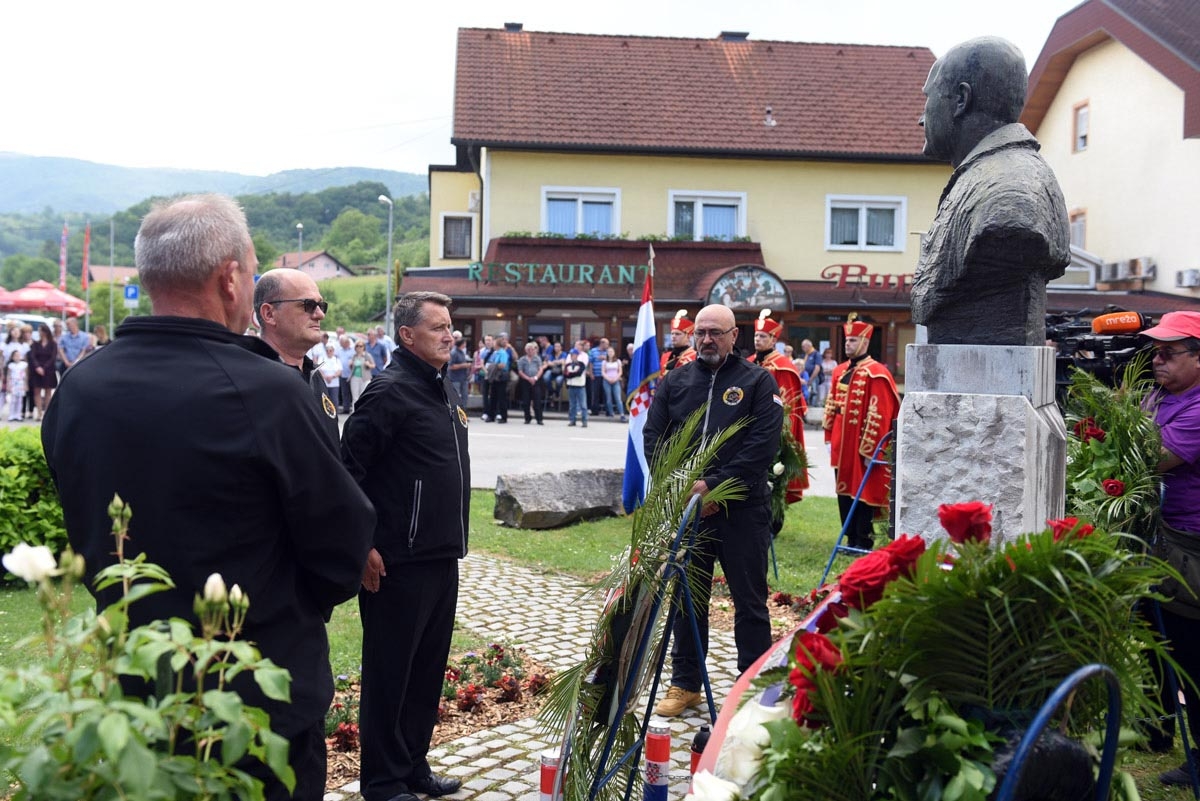 https://www.morh.hr/wp-content/gallery/zrakoplovi-hrz-a-na-xxi-rudijevim-susretima-u-gornjoj-stubici/rudi_13052018_16.jpg