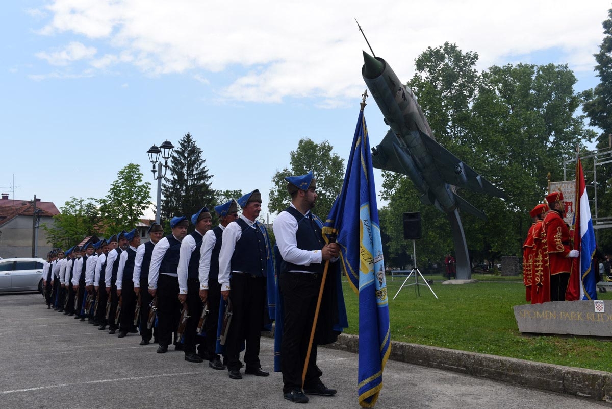 https://www.morh.hr/wp-content/gallery/zrakoplovi-hrz-a-na-xxi-rudijevim-susretima-u-gornjoj-stubici/rudi_13052018_23.jpg