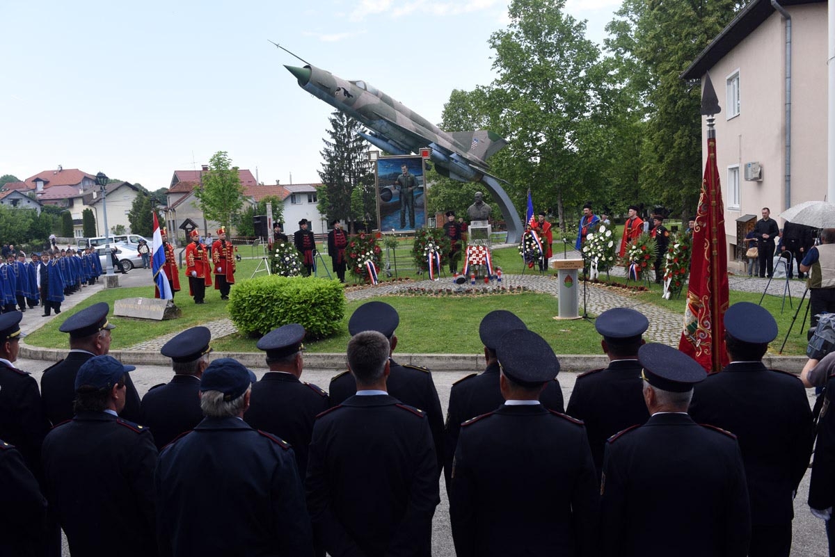 https://www.morh.hr/wp-content/gallery/zrakoplovi-hrz-a-na-xxi-rudijevim-susretima-u-gornjoj-stubici/rudi_13052018_25.jpg