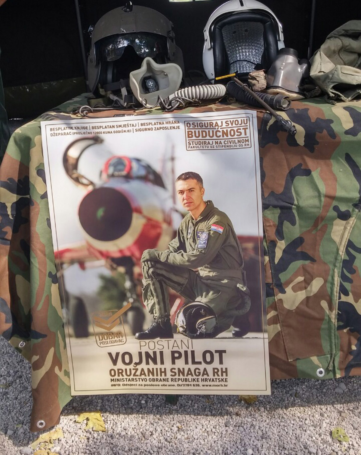 https://www.morh.hr/wp-content/gallery/zrakoplovi-hrz-i-pzo-a-i-padobranci-na-zagrebackom-aeromitingu/bundek_03092016_3.jpg