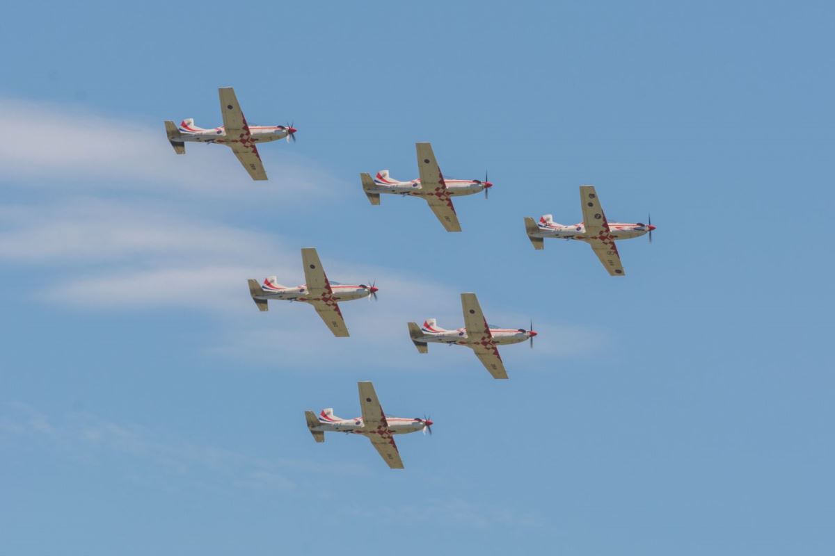 https://www.morh.hr/wp-content/gallery/zrakoplovi-hrz-i-pzo-a-na-air-show-sinj-2016/sinj_20082016_v.jpg