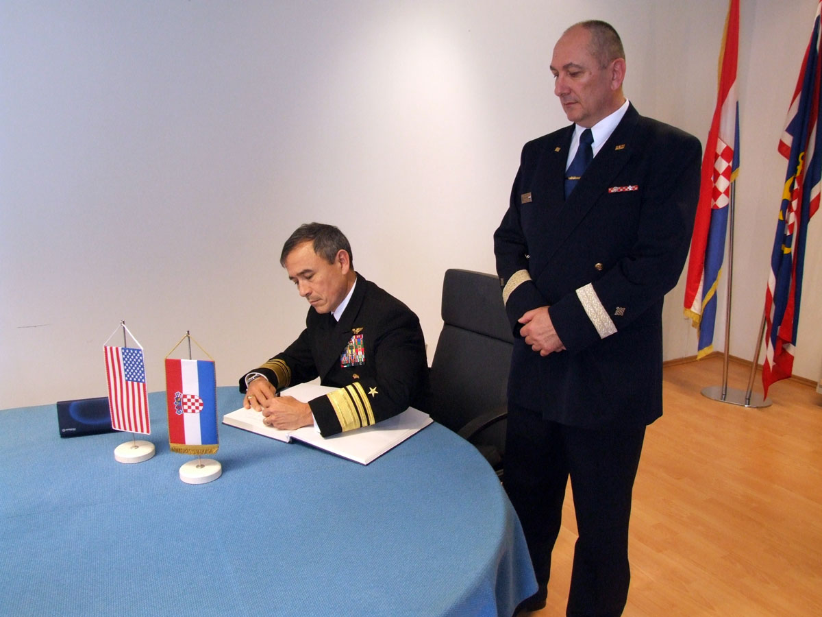 Slika https://www.morh.hr/wp-content/uploads/2017/10/6flota_01_02102010_v.jpg