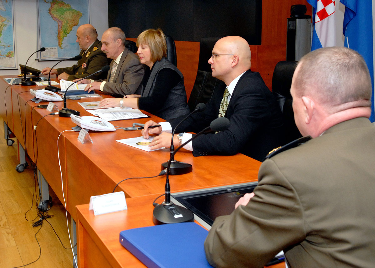 Slika https://www.morh.hr/wp-content/uploads/2017/10/adlesic_morh_22122009_v.jpg