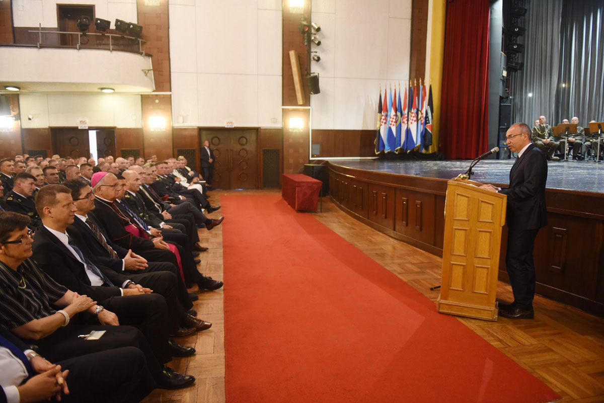 Slika https://www.morh.hr/wp-content/uploads/2017/10/akademija_03082017_v.jpg