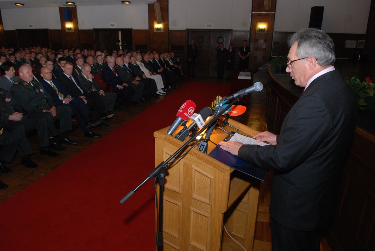 Slika https://www.morh.hr/wp-content/uploads/2017/10/akademija_osrh_20100527_12v.jpg