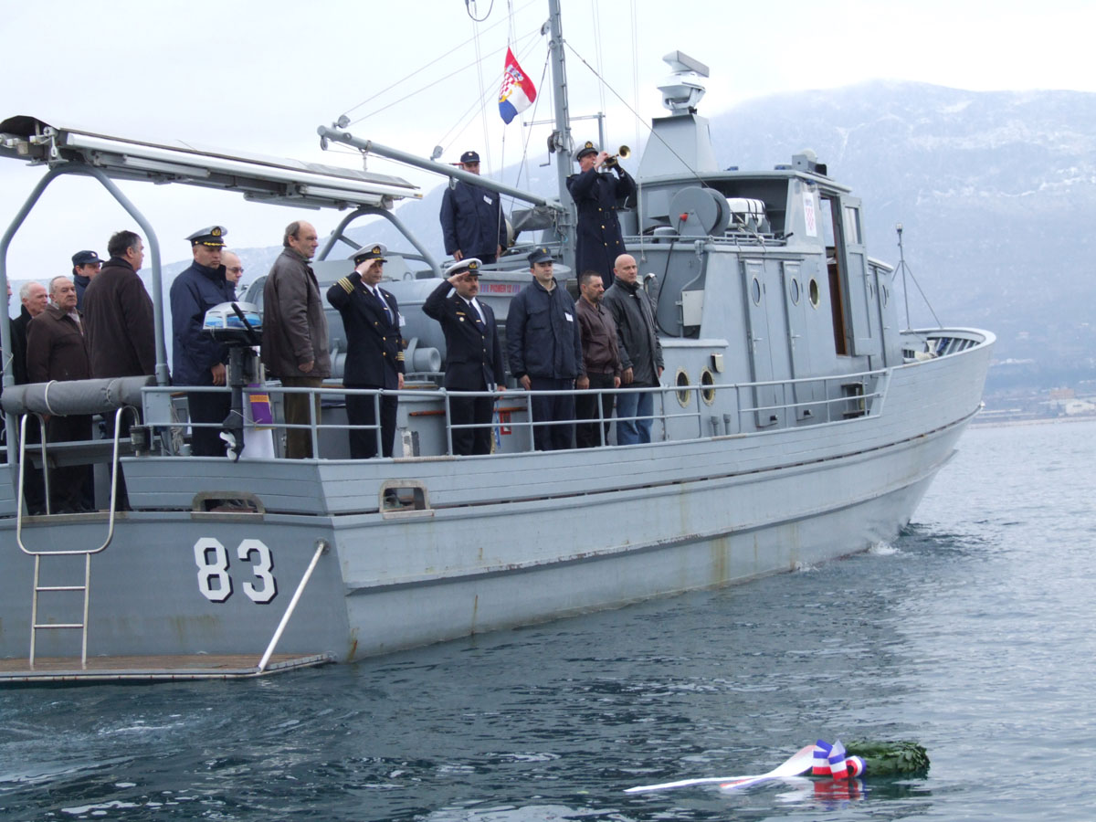 Slika https://www.morh.hr/wp-content/uploads/2017/10/barkasa_28012010v.jpg