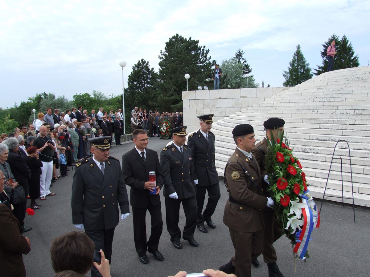 Slika https://www.morh.hr/wp-content/uploads/2017/10/batina_10052013_v.jpg