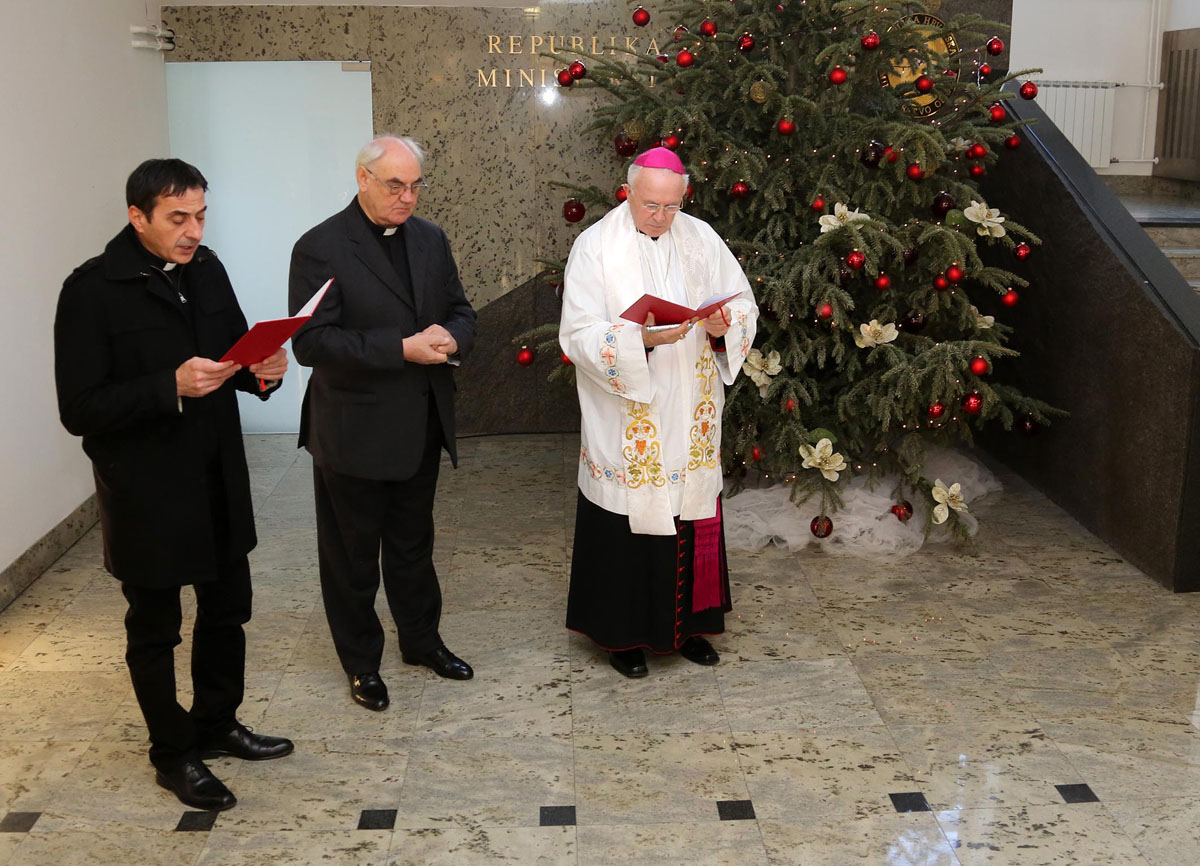 Slika https://www.morh.hr/wp-content/uploads/2017/10/blagoslov_14012015_v.jpg