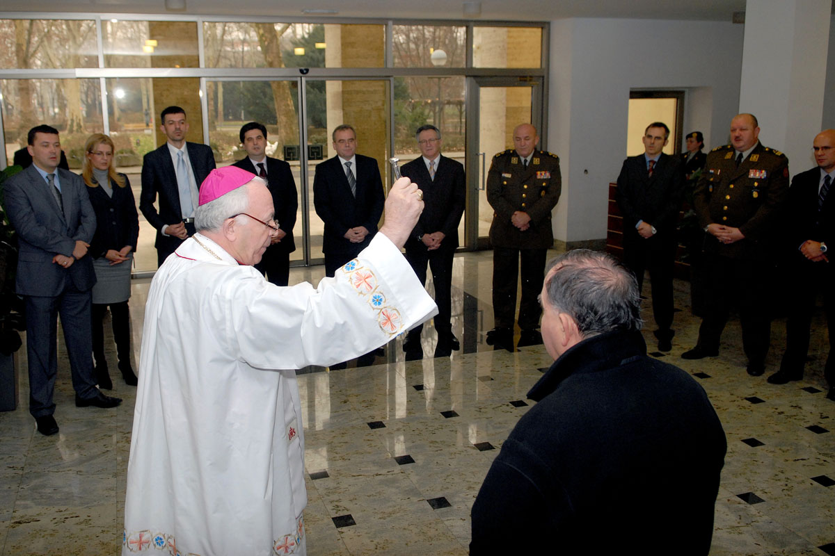 Slika https://www.morh.hr/wp-content/uploads/2017/10/blagoslov_18012010_v.jpg