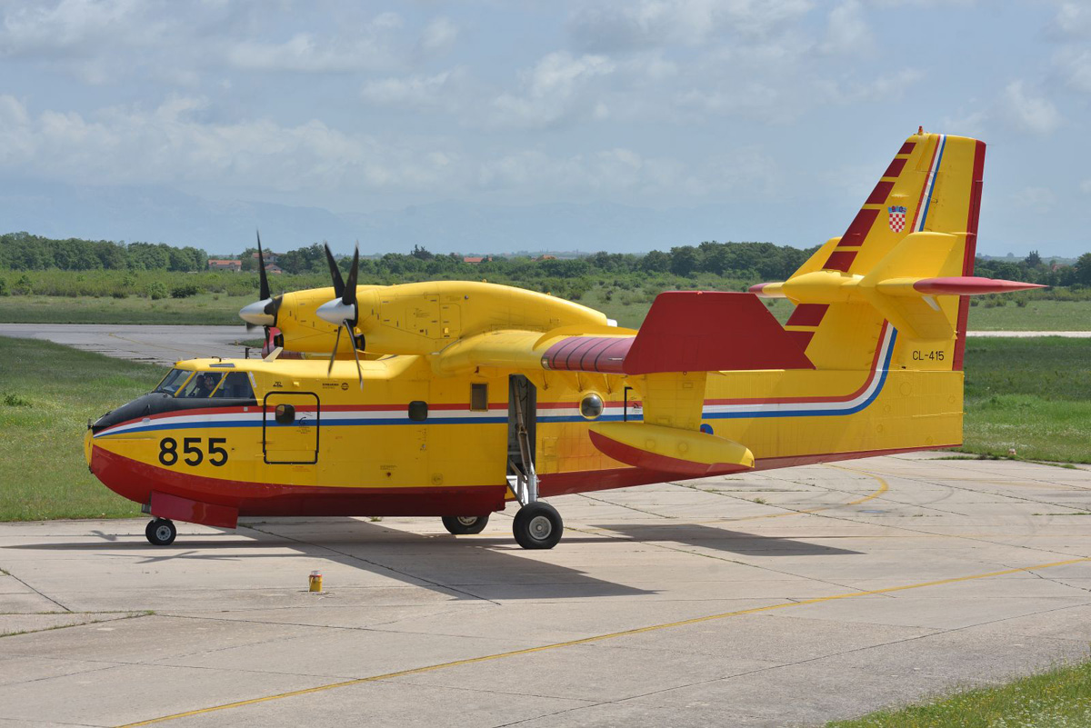 Slika https://www.morh.hr/wp-content/uploads/2017/10/canadair-885_v-4.jpg