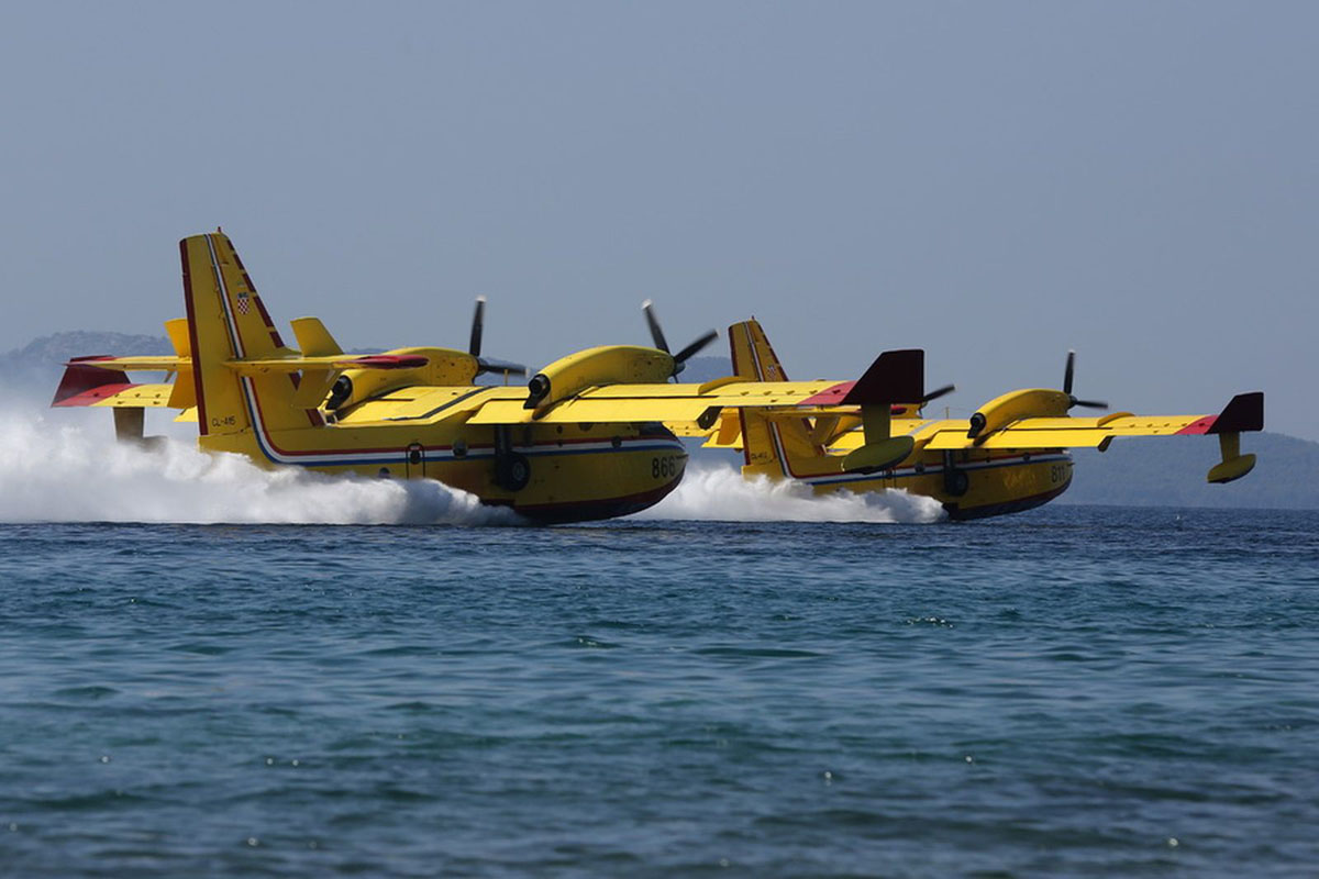 Slika https://www.morh.hr/wp-content/uploads/2017/10/canadair_08072015_v.jpg