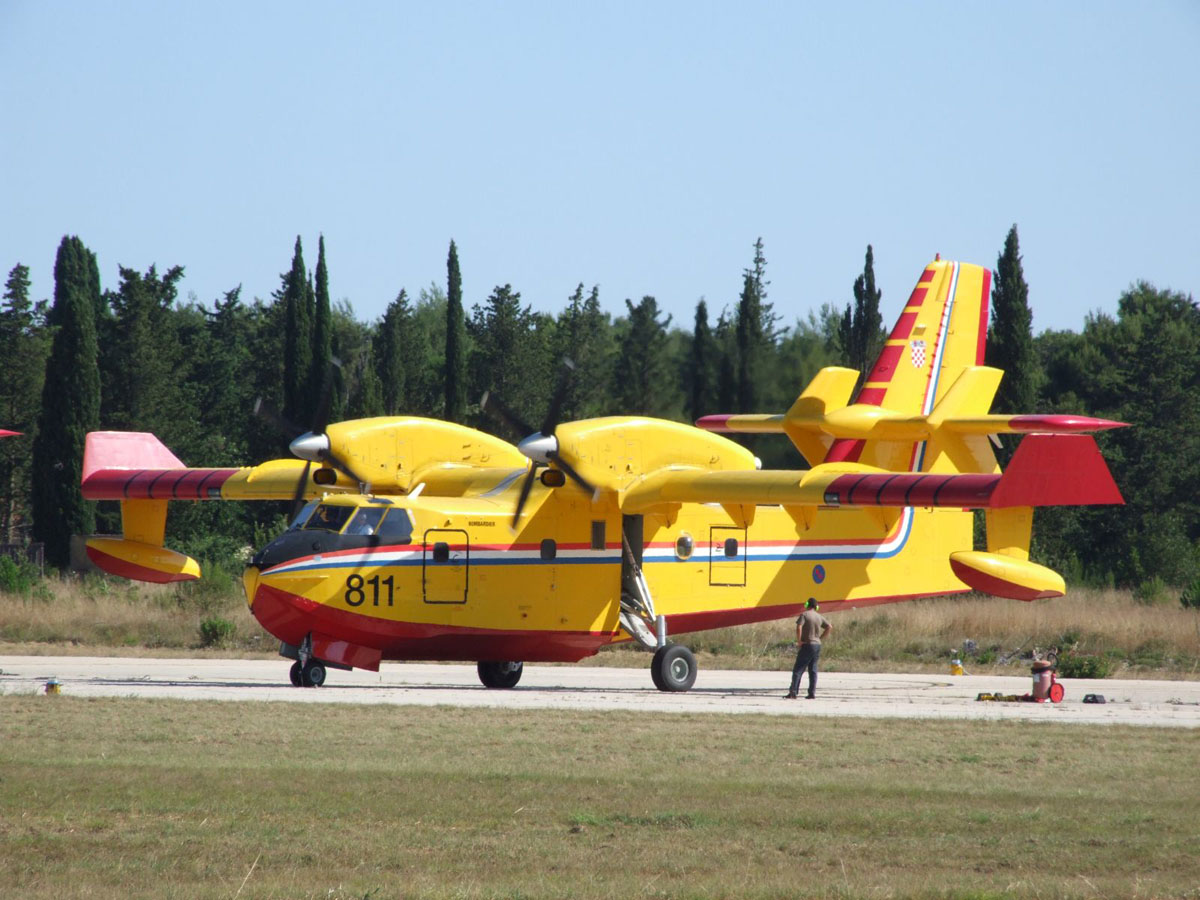 Slika https://www.morh.hr/wp-content/uploads/2017/10/canadair_15082016_v-3.jpg