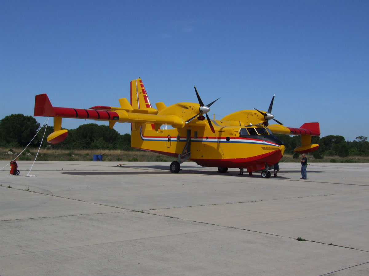 Slika https://www.morh.hr/wp-content/uploads/2017/10/canadair_cl415_v.jpg