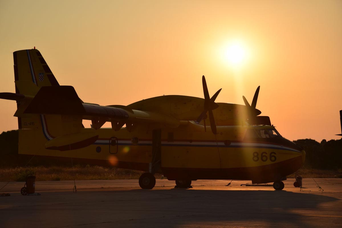 Slika https://www.morh.hr/wp-content/uploads/2017/10/canadiar_02082017_v.jpg