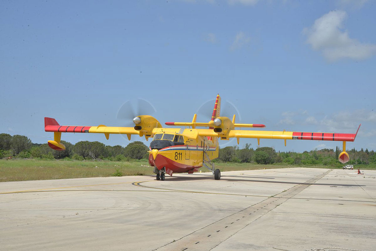 Slika https://www.morh.hr/wp-content/uploads/2017/10/canadiar_05042016_v.jpg