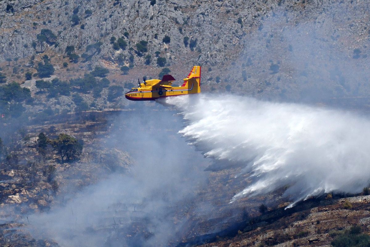 Slika https://www.morh.hr/wp-content/uploads/2017/10/canadiar_18022015_v.jpg