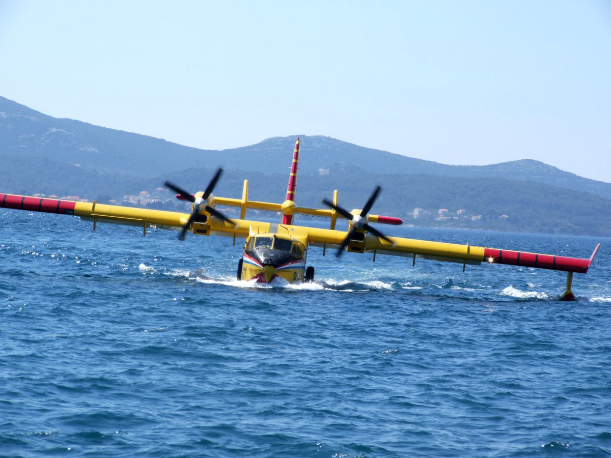 Slika https://www.morh.hr/wp-content/uploads/2017/10/canadiar_24072016_v-1.jpg