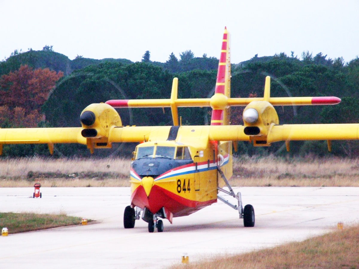 Slika https://www.morh.hr/wp-content/uploads/2017/10/canadiar_844_30032017_v-1.jpg