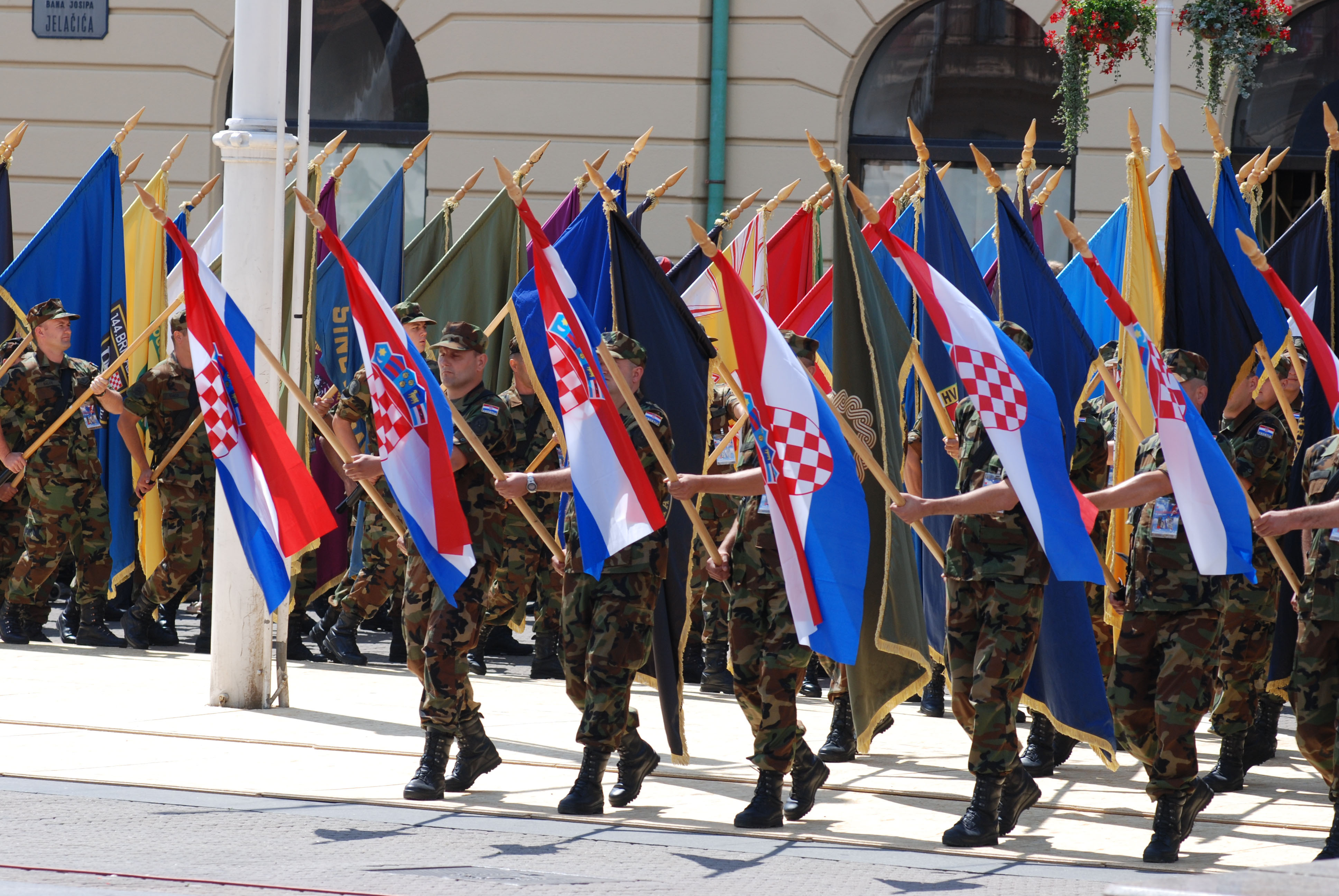 Slika https://www.morh.hr/wp-content/uploads/2017/10/dan_drzavnosti_09_0_v.jpg