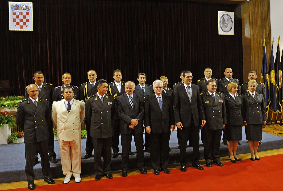 Slika https://www.morh.hr/wp-content/uploads/2017/10/dan_drzavnosti_25062012_v.jpg