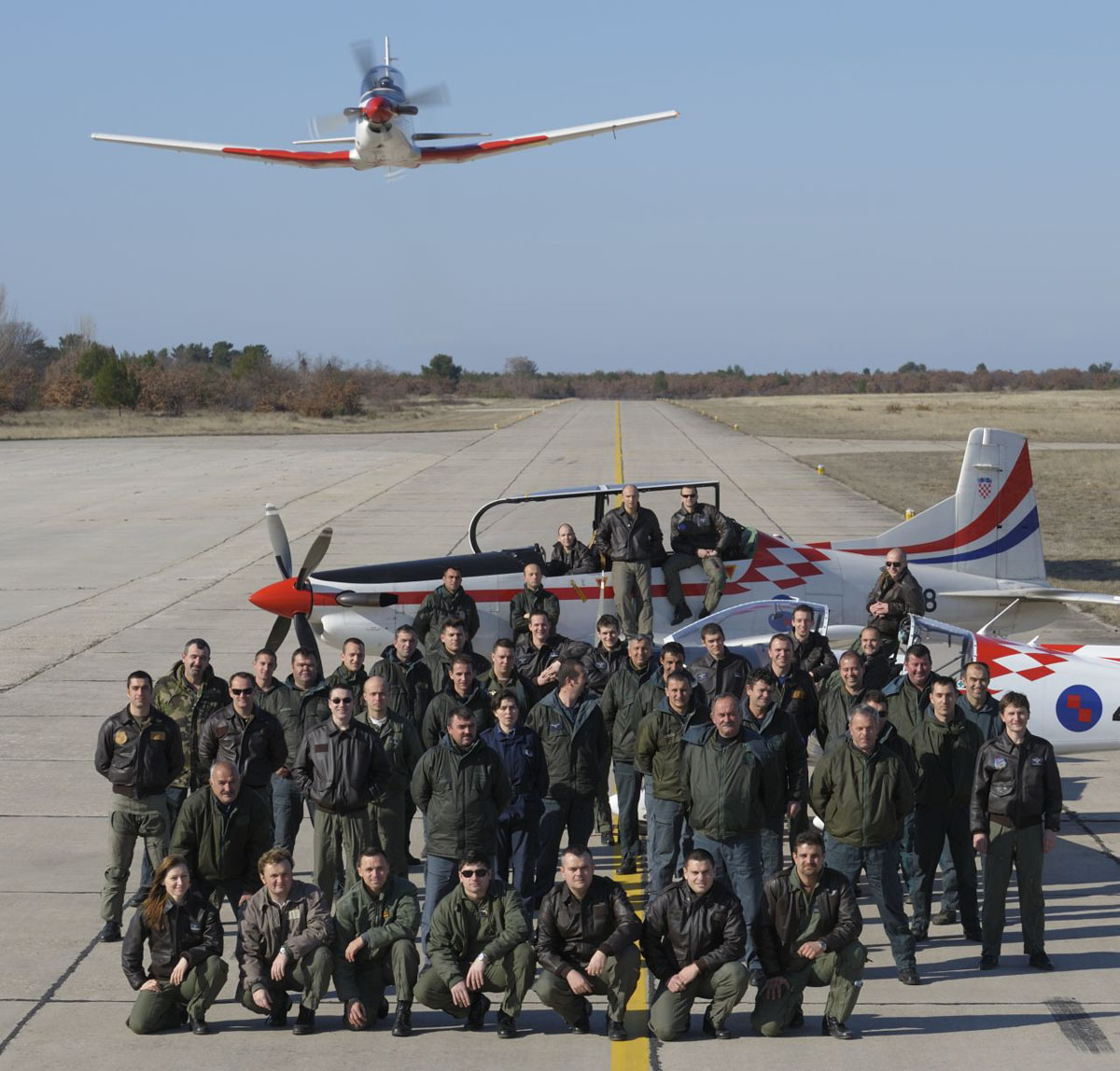 Slika https://www.morh.hr/wp-content/uploads/2017/10/dan_eskadrile_06112009_v.jpg