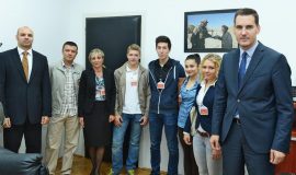 Gallery: Pobjednici NATO kviza u posjetu MORH-u