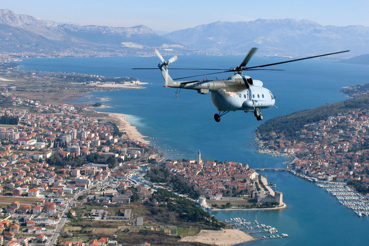 Slika https://www.morh.hr/wp-content/uploads/2017/10/eskadrila_28072016_v.jpg