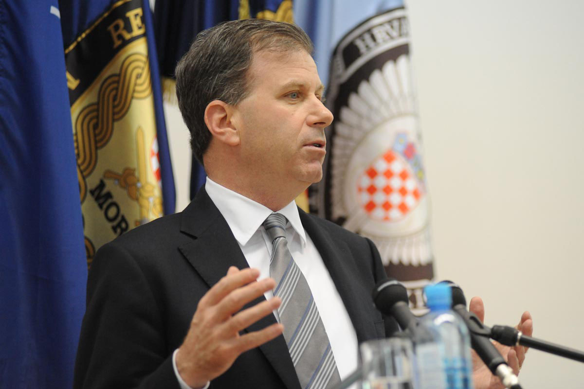 Slika https://www.morh.hr/wp-content/uploads/2017/10/foley_11052012_v.jpg