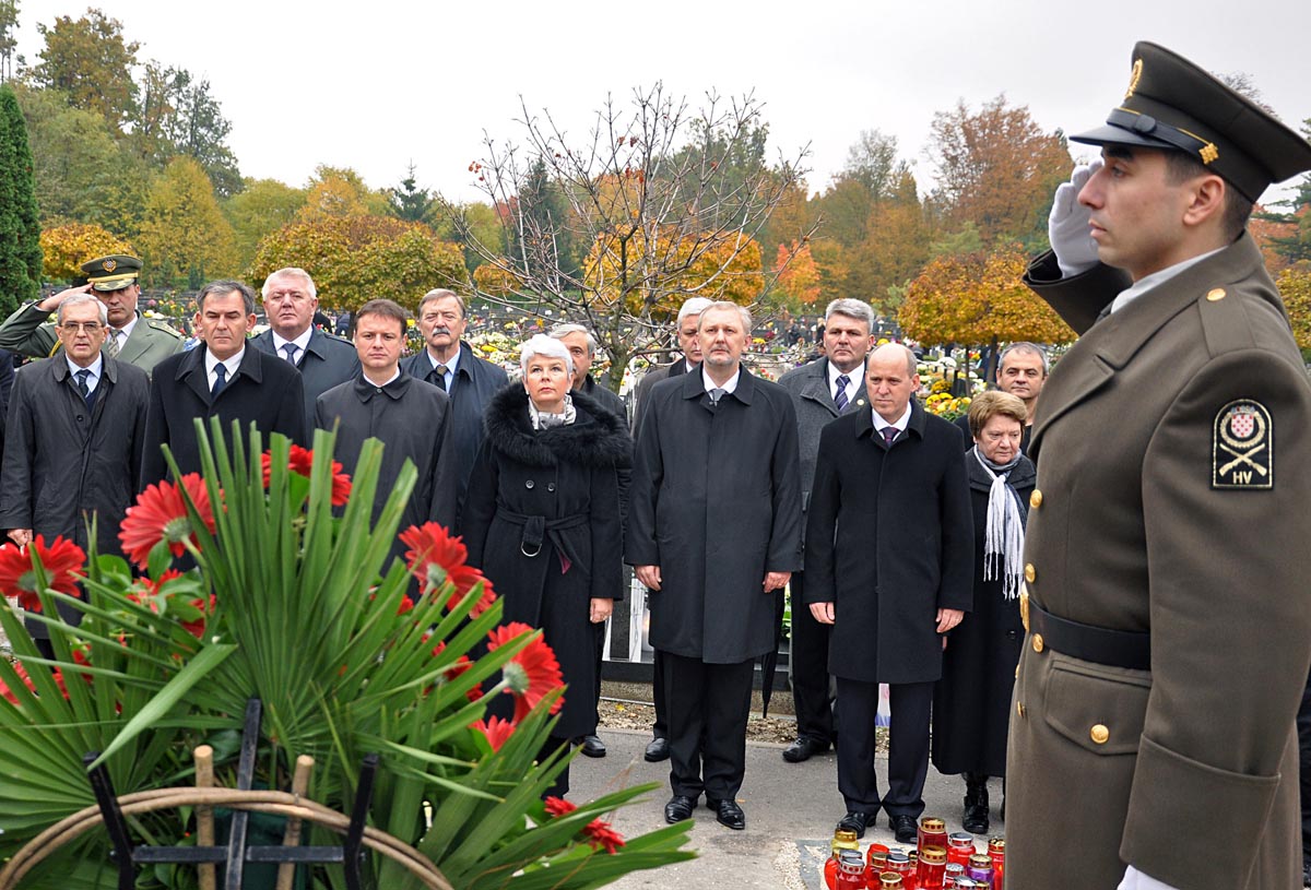 Slika https://www.morh.hr/wp-content/uploads/2017/10/foto-vlada-rh_01112011_v.jpg